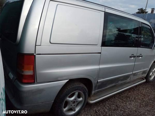 Dezmembrez Mercedes Vito 2.3 diesel 199 - 3