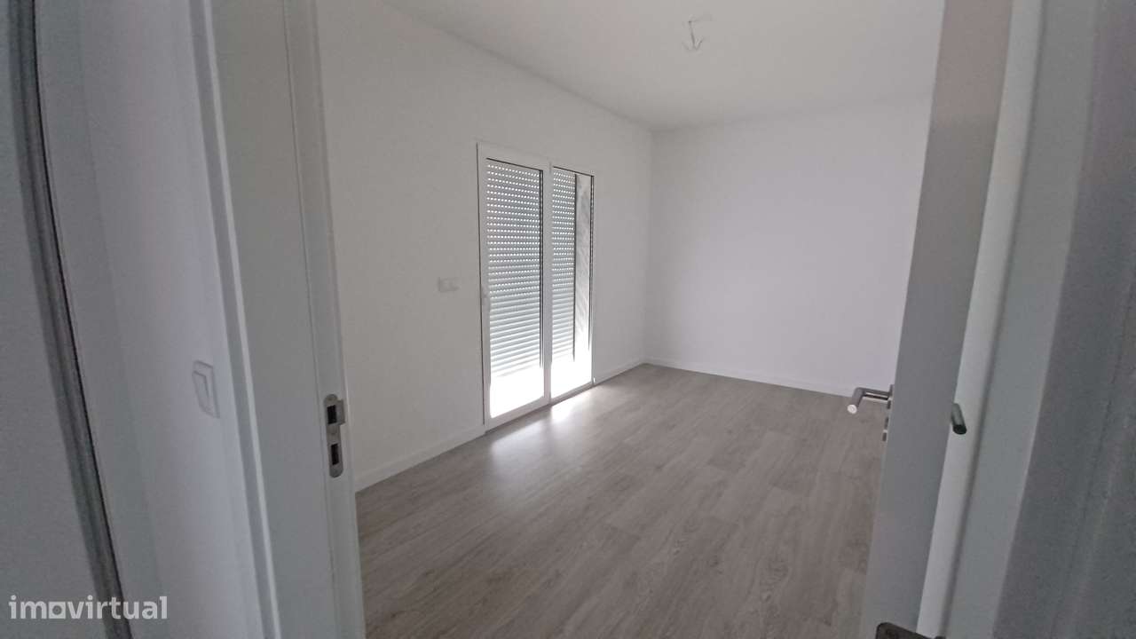 Apartamento T1 com varanda, garagem e elevador - Grande imagem: 5/6