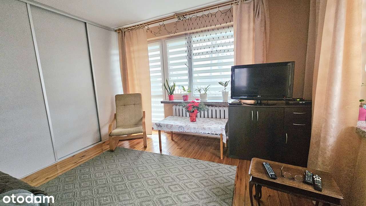 Przestronny dom z garażem w spokojnej okolicy-1