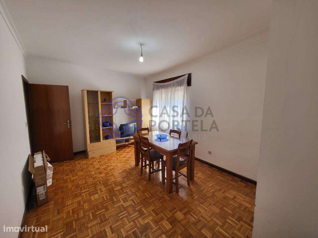 Apartamento T2, num 3º andar com varandas e Ar Condicionado, no centro - Grande imagem: 5/20