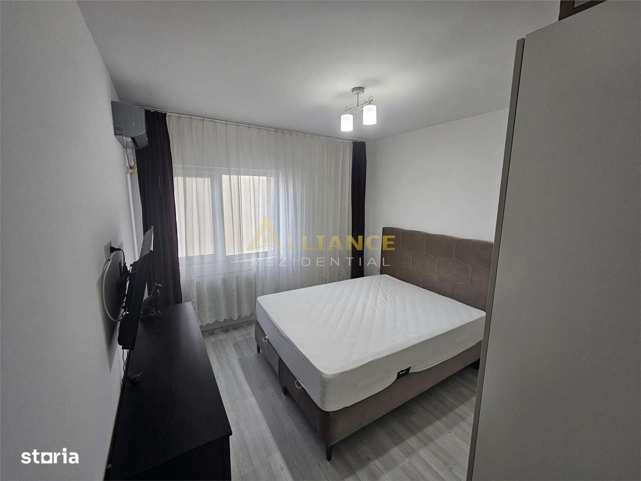 Apartament 3 camere de vanzare 98 mp etaj 910 mobilat si utilat