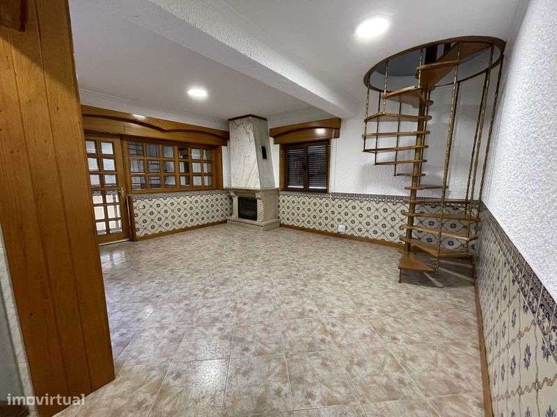 Prédio Multifamiliar em Mirandela | Elevado Potencial de Investimento - Grande imagem: 4/12