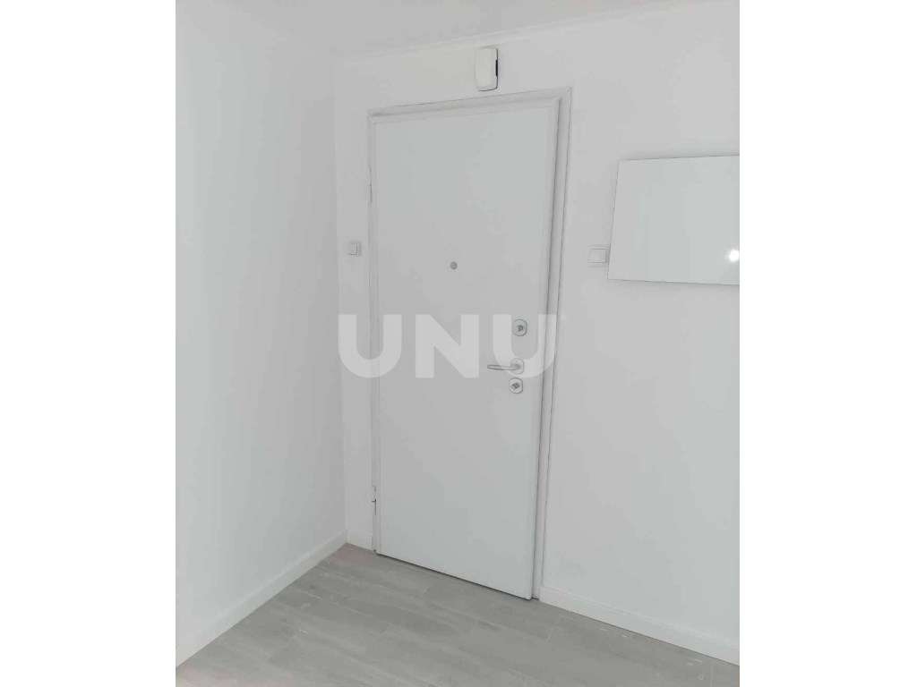 Apartamento T2 + 1 com quintal Remodelado-8