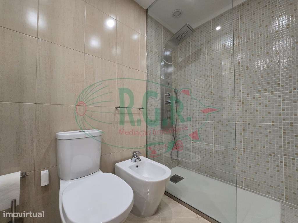 Apartamento T2| Lg Garagem 2 Carros | Localização Central São Cosme-33