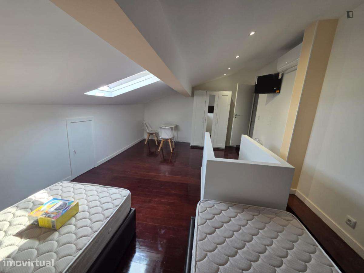 Quarto - localizado em Santo Ildefonso Porto - Grande imagem: 5/6