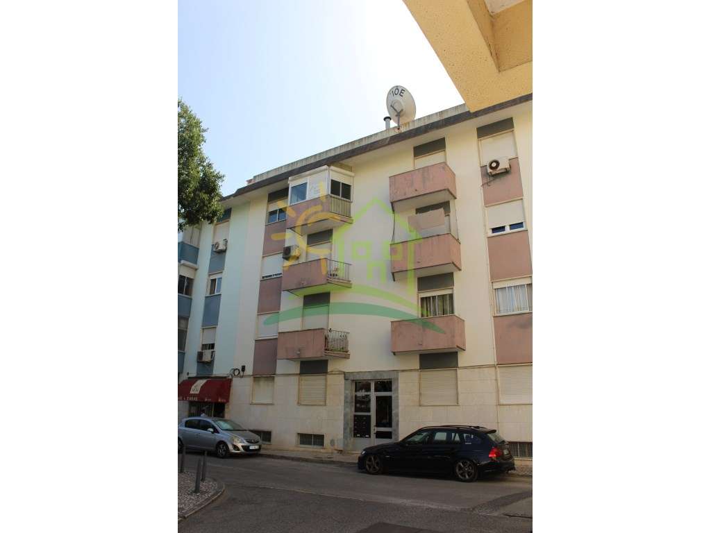 Apartamento T3+2 em Olival Basto - Oportunidade Única com Sótão-41