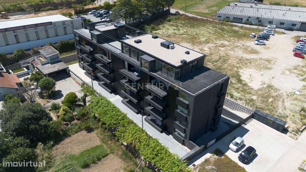 Apartamento T3 Novo com Rooftop de 75m² e Vistas Panorâmicas – Fânzere-36