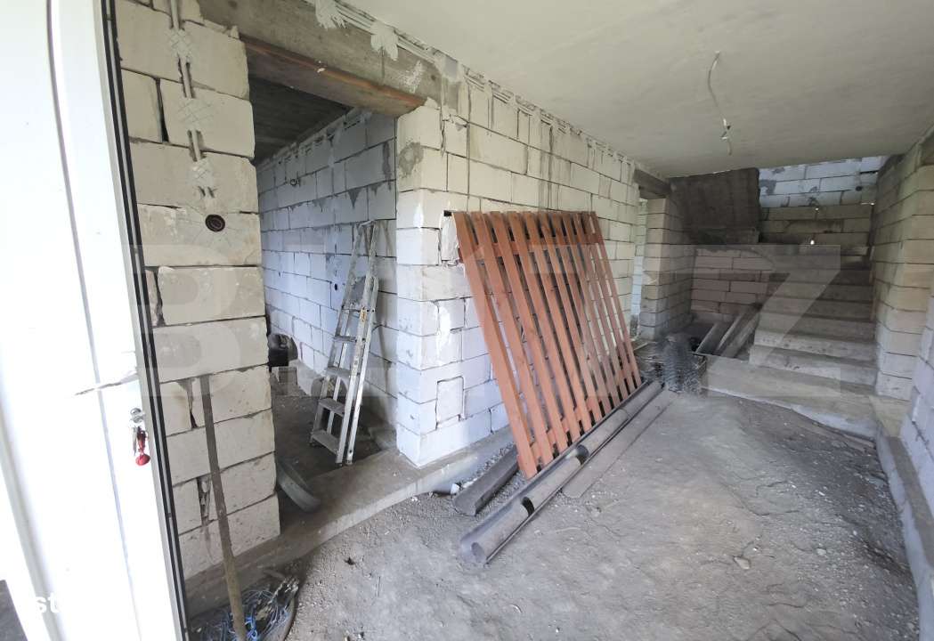 Casa la tara  de vanzare, cu 13 ari de teren, la 40 km de Bistrita - Imagine principală: 5/18