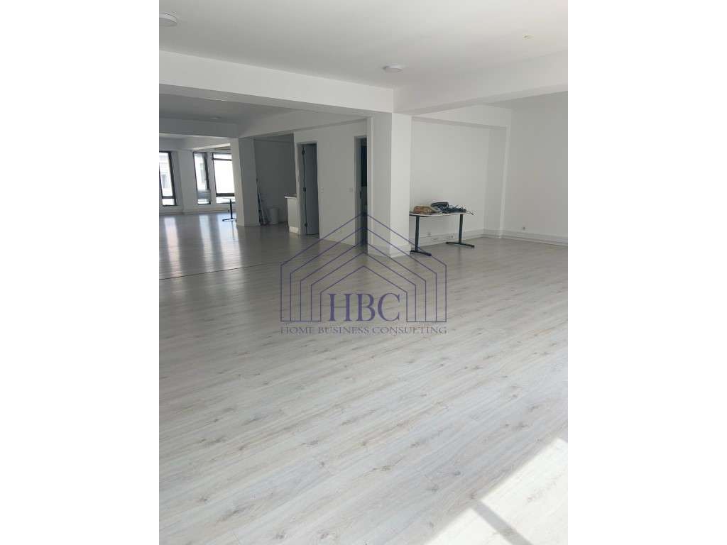 ESPAÇO COMERCIAL / ESCRITÓRIO PARA ARRENDAR - ARROIOS - Grande imagem: 5/27