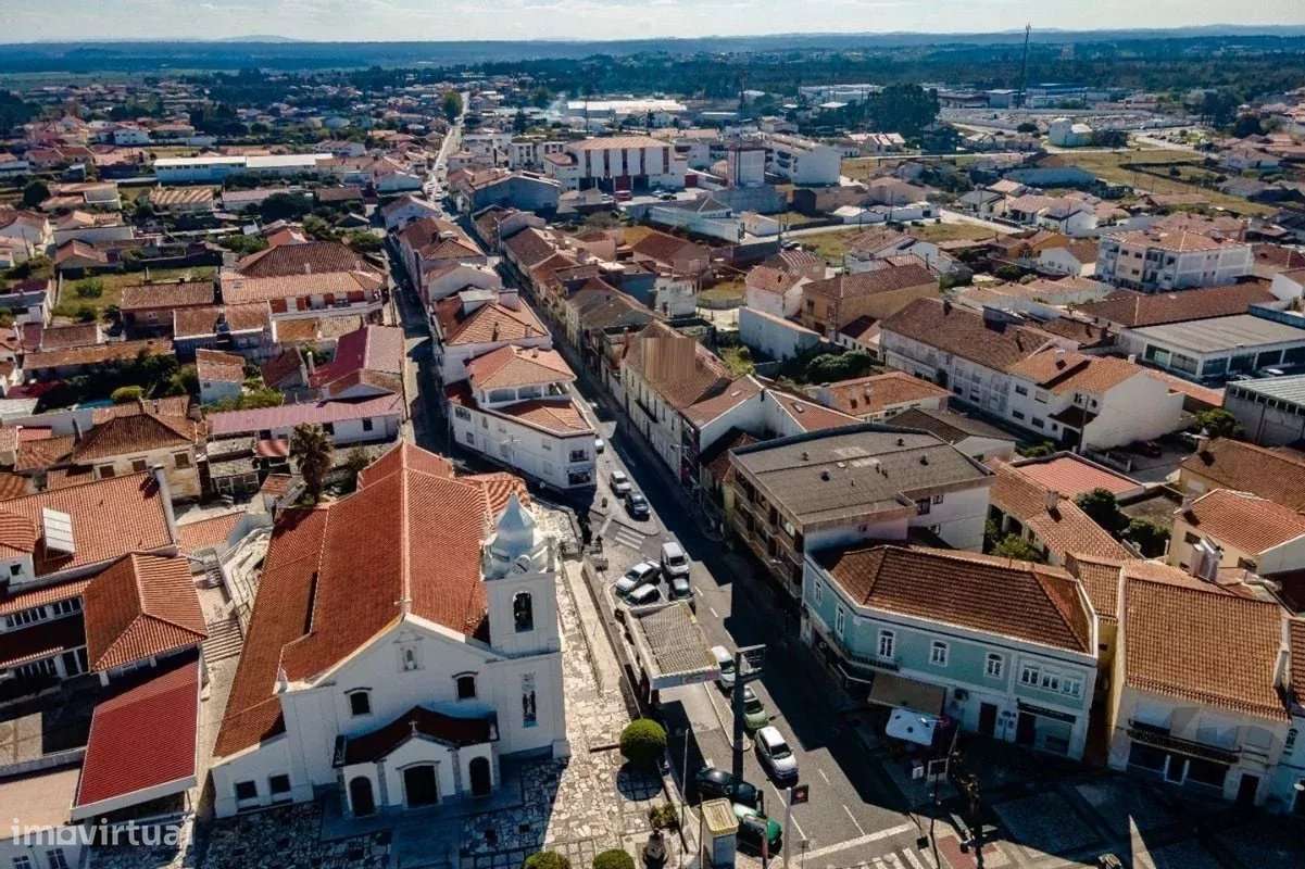 Edifício para recuperar no centro da Vila de Vieira de Leiria para pré - Grande imagem: 3/16