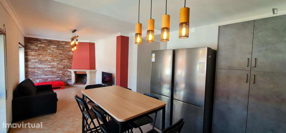 Quarto - localizado em São Martinho de Bispo Coimbra - Grande imagem: 4/17