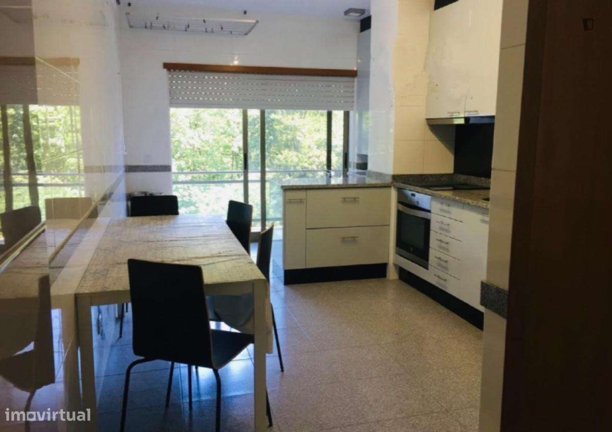Apartamento com 2 quartos - localizado em Guimaraes - Grande imagem: 2/29