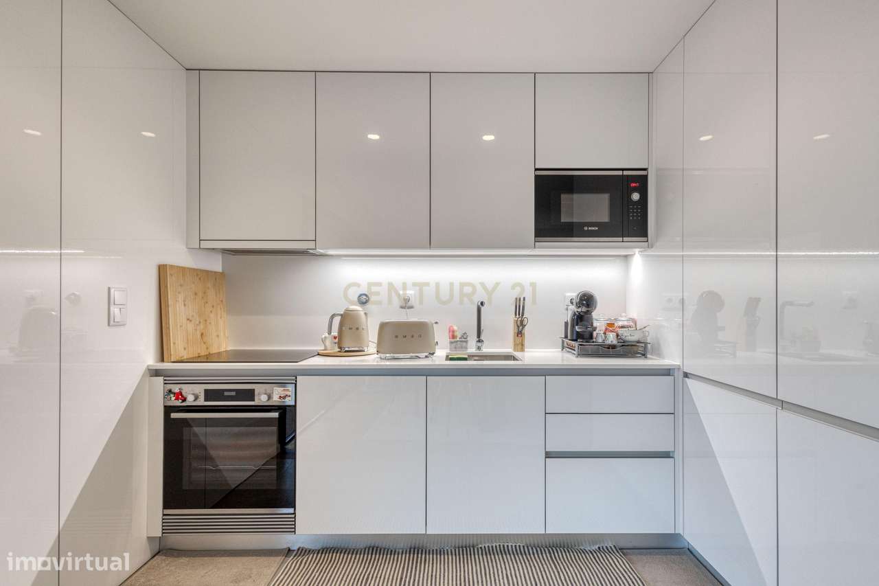 T2 Semi-Novo com varanda na Madalena-6