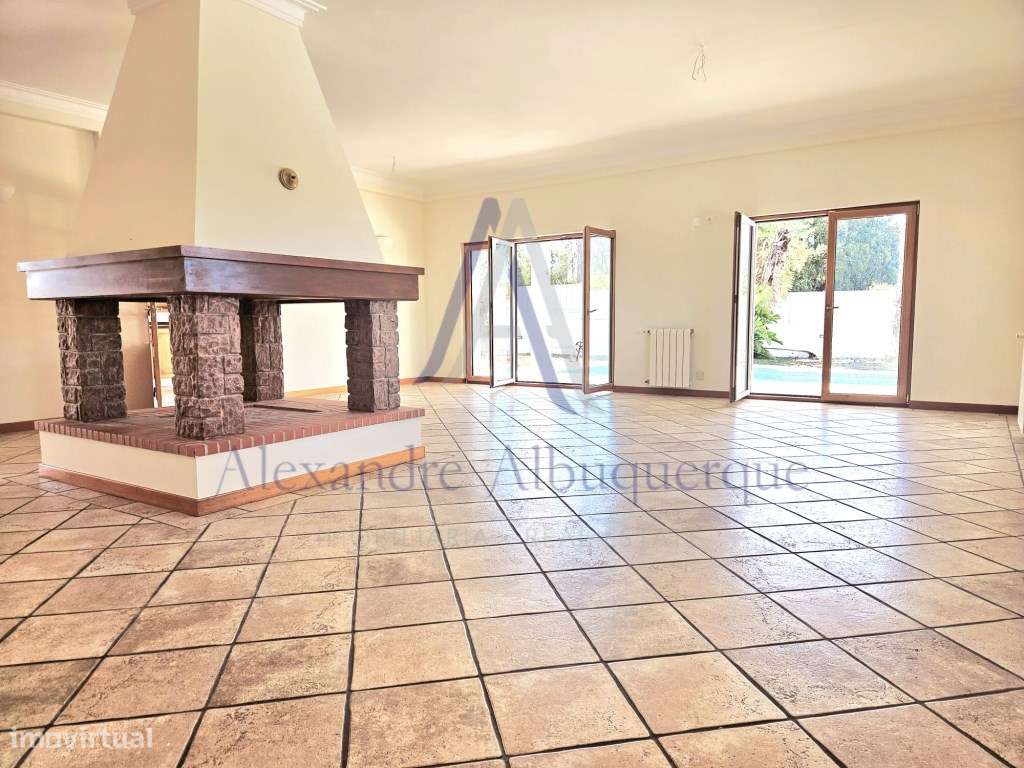Moradia Isolada com Piscina T3+2-9