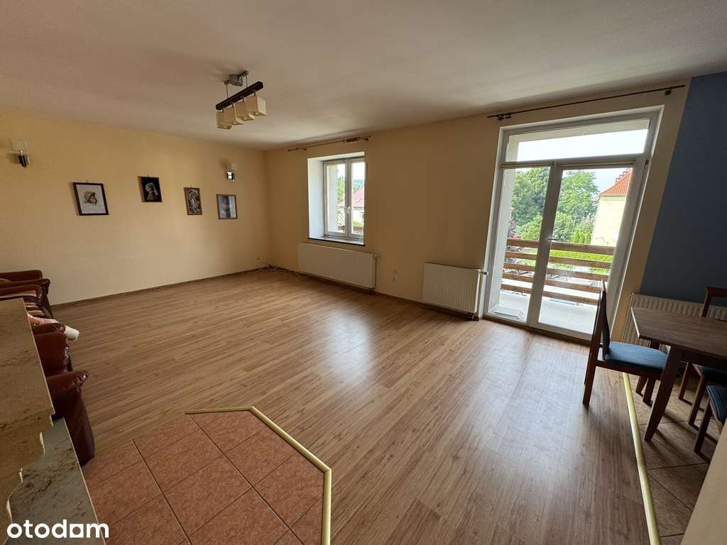 Przestronne mieszkanie z balkonem, 1 piętro-1