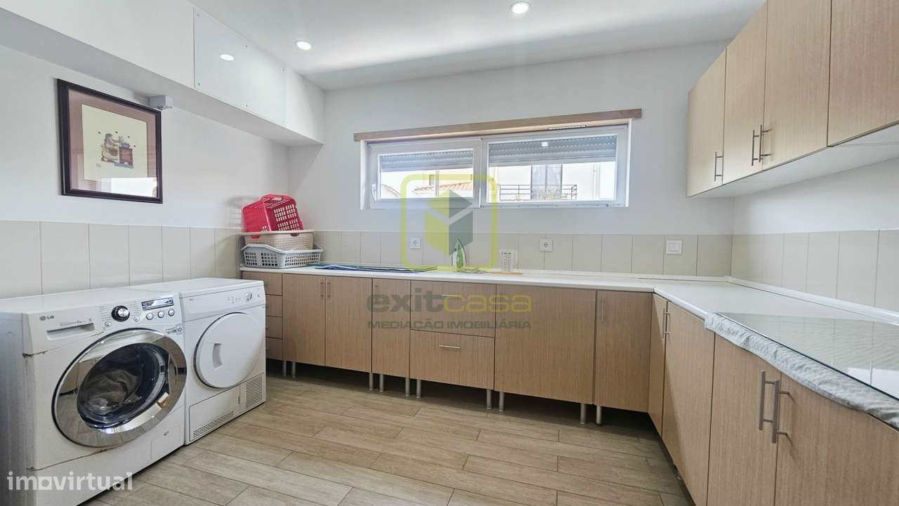 Moradia de Luxo a 5 Minutos da Praia da Barra-27