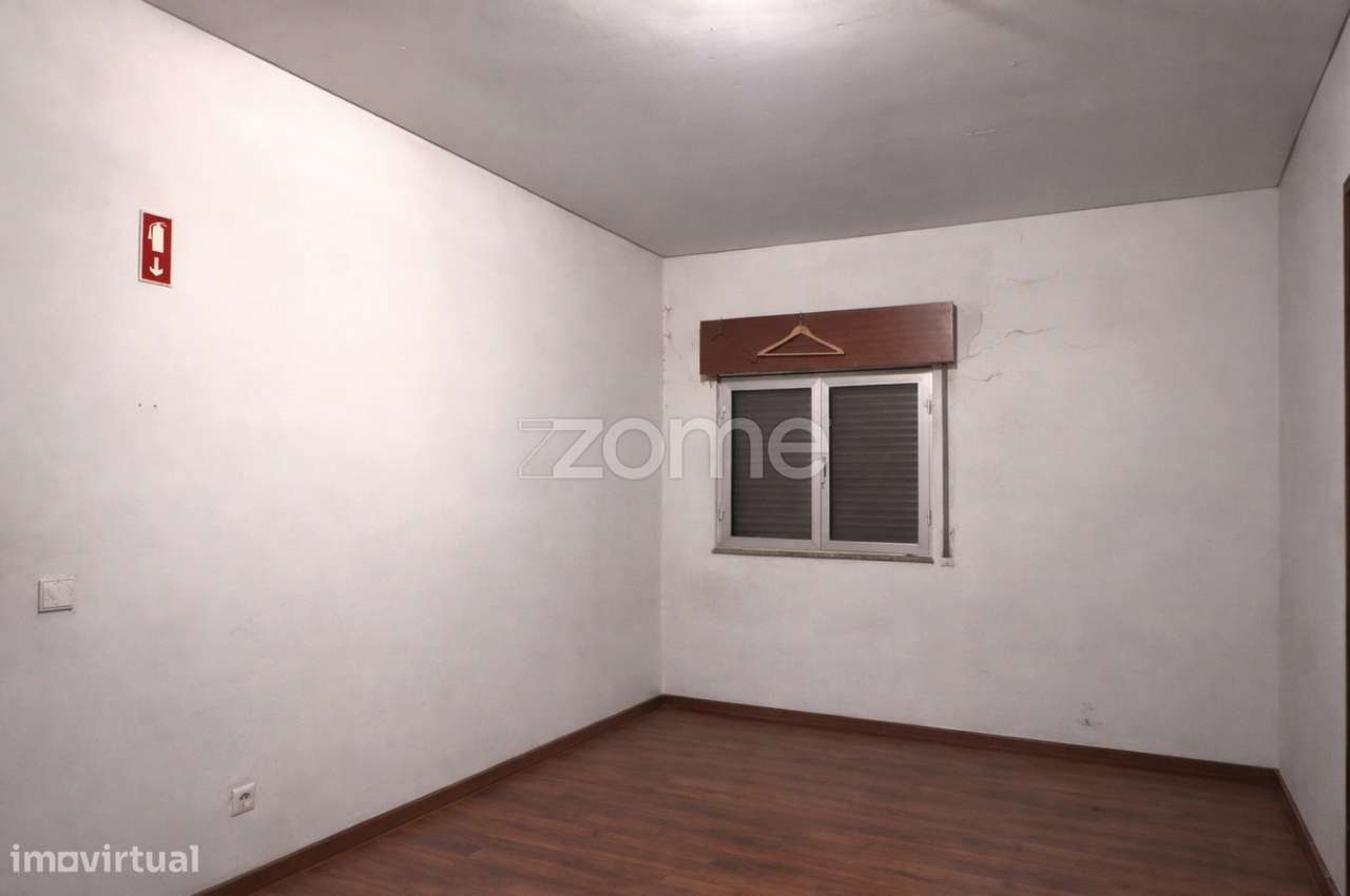 Propriedade de Grande Dimensão com Habitação e Área Industrial-15