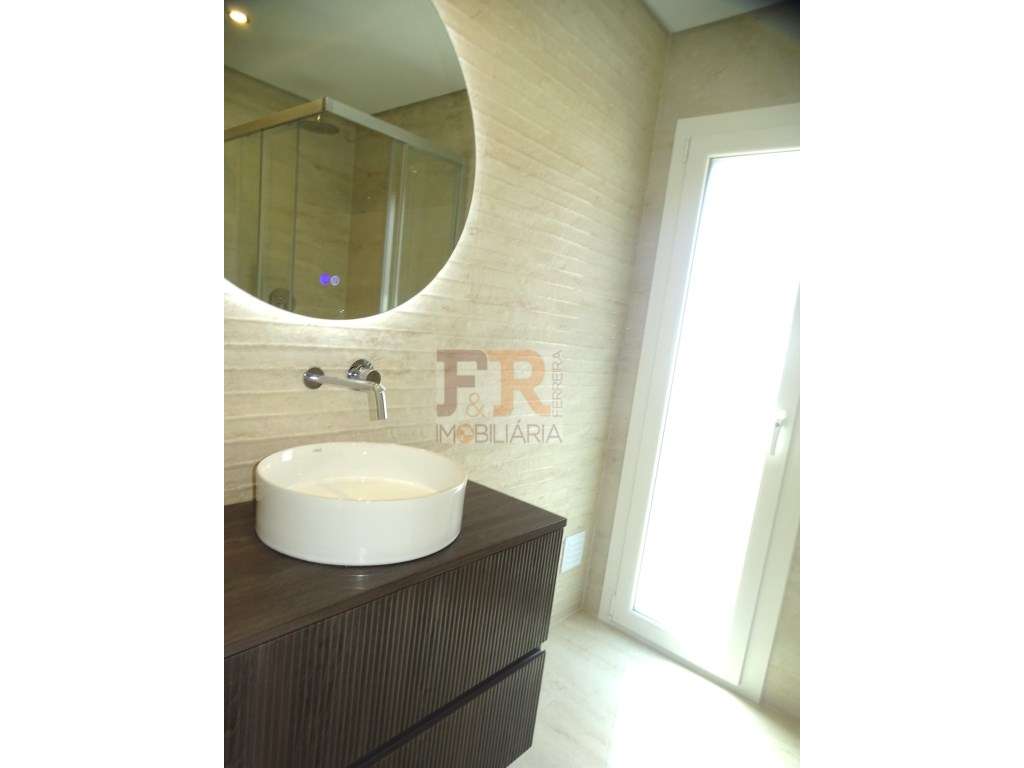 PRONTA!! Moradia Duplex T4 com Garagem, Quinta das laranjeiras Fern...-33
