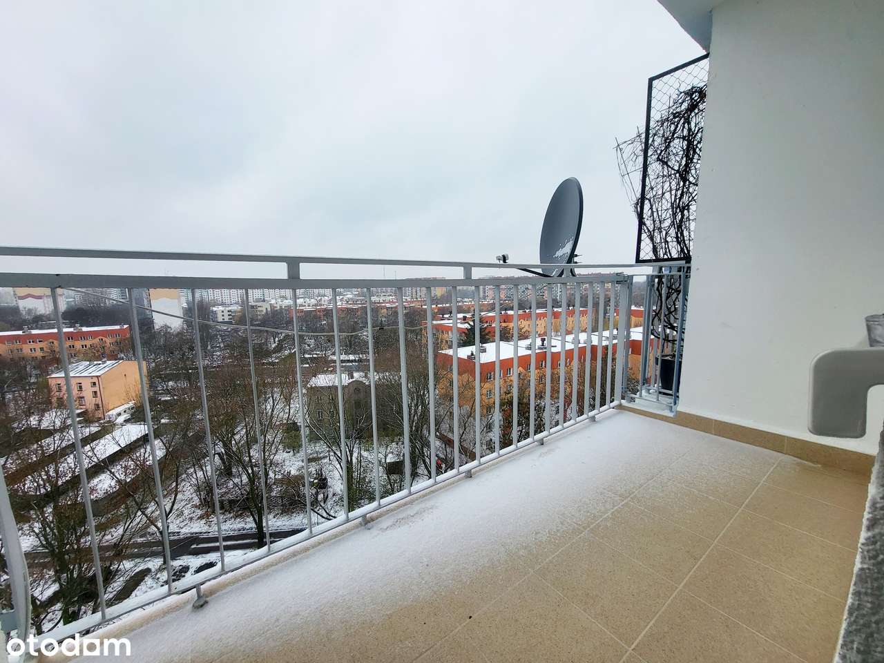 BEZ PROWIZJI! Wyremontowane 2 pokoje z oddzielną kuchnią i loggią-9