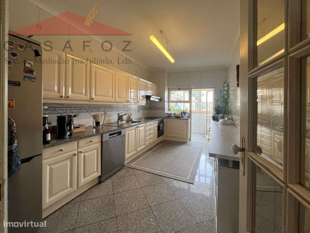 Fantástico Apartamento T3 no centro da Maia-8