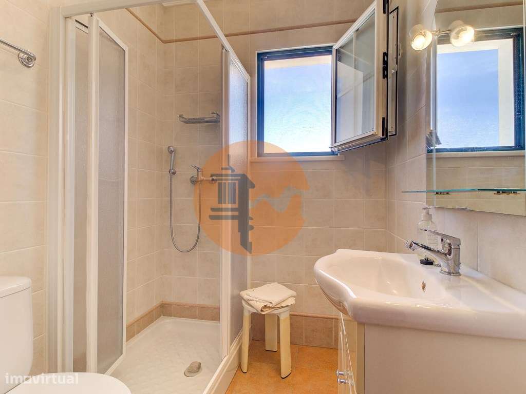 Moradia T3+2 com Jardim, Garagem e Vista Castelo no Centro de Castr...-26