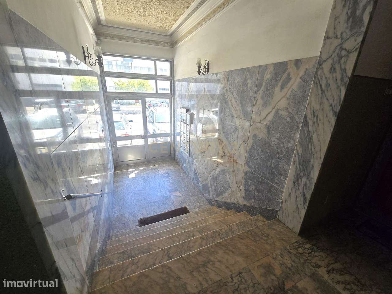 Apartamento T3 com varandas e arrecadação-25
