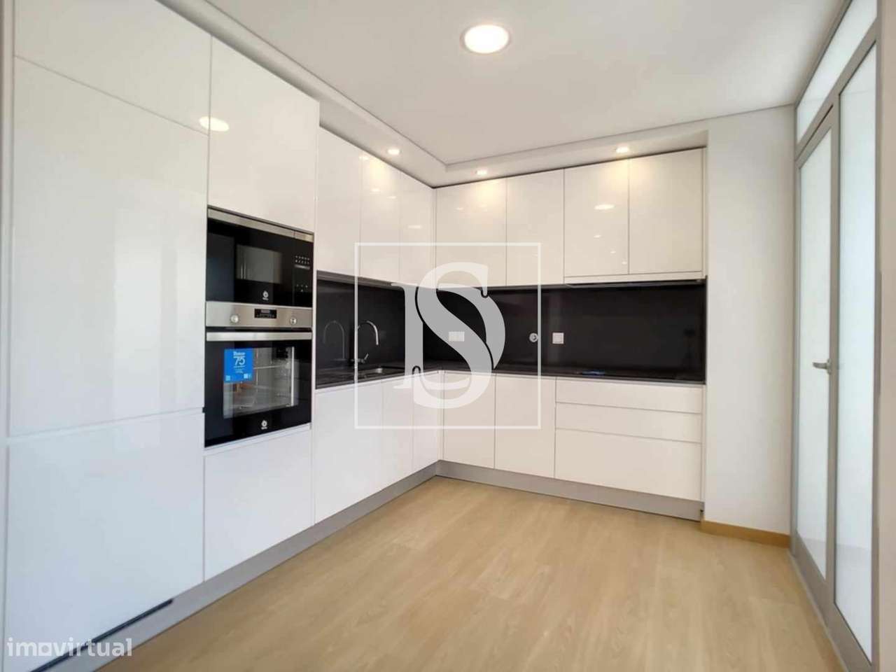 Apresento-vos este fabuloso apartamento de tipologia T3 com duas varan - Grande imagem: 5/19