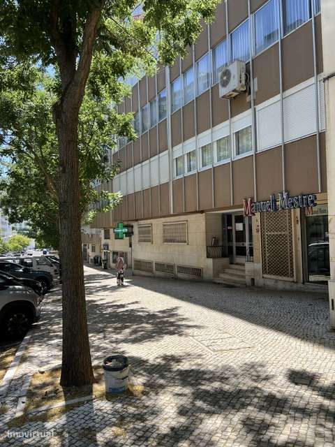 Oportunidade de Investimento, loja c/dois pisos em Benfica!-7