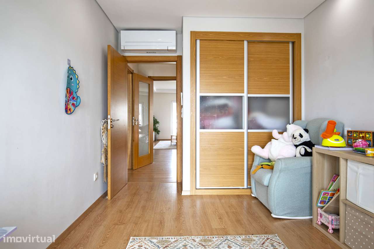 Apartamento T3 varanda estacionamento Corredoura Sesimbra-21