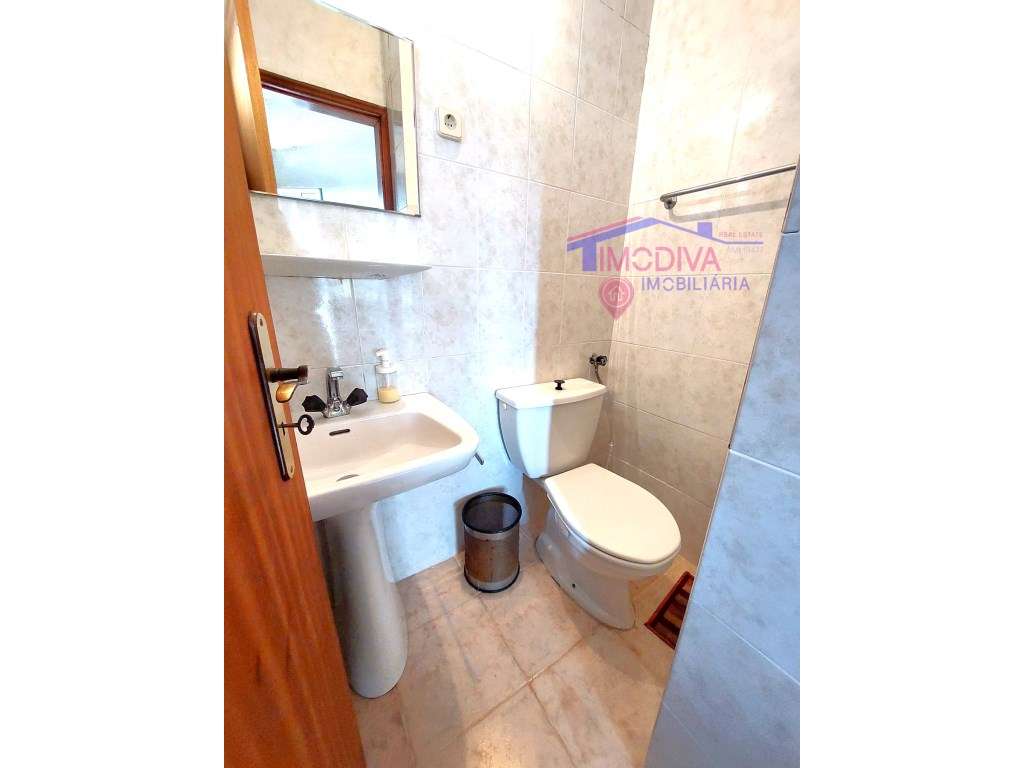 Moradia T4 com aquecimento e garagem em Figueiró dos Vinhos-23