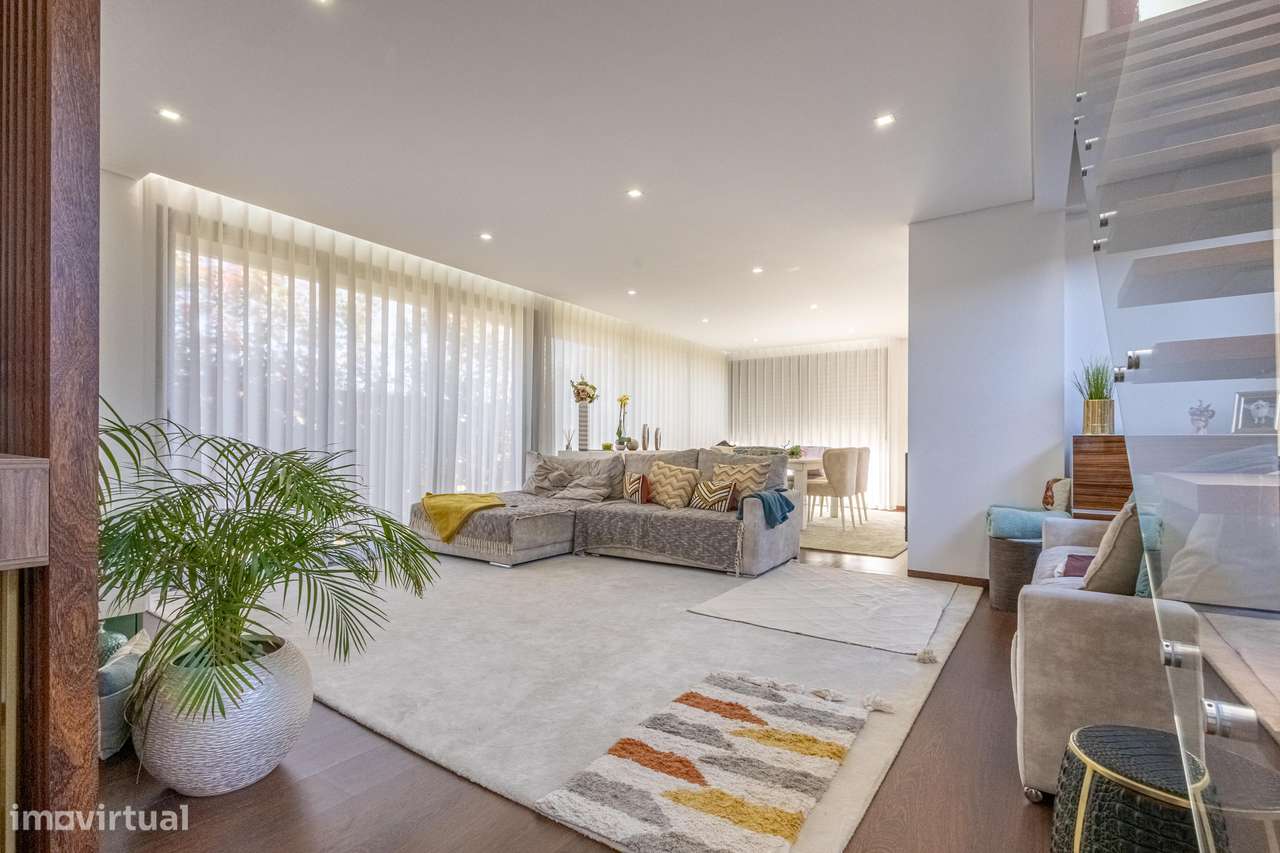 Excelente moradia moderna, local recatado com piscina-16