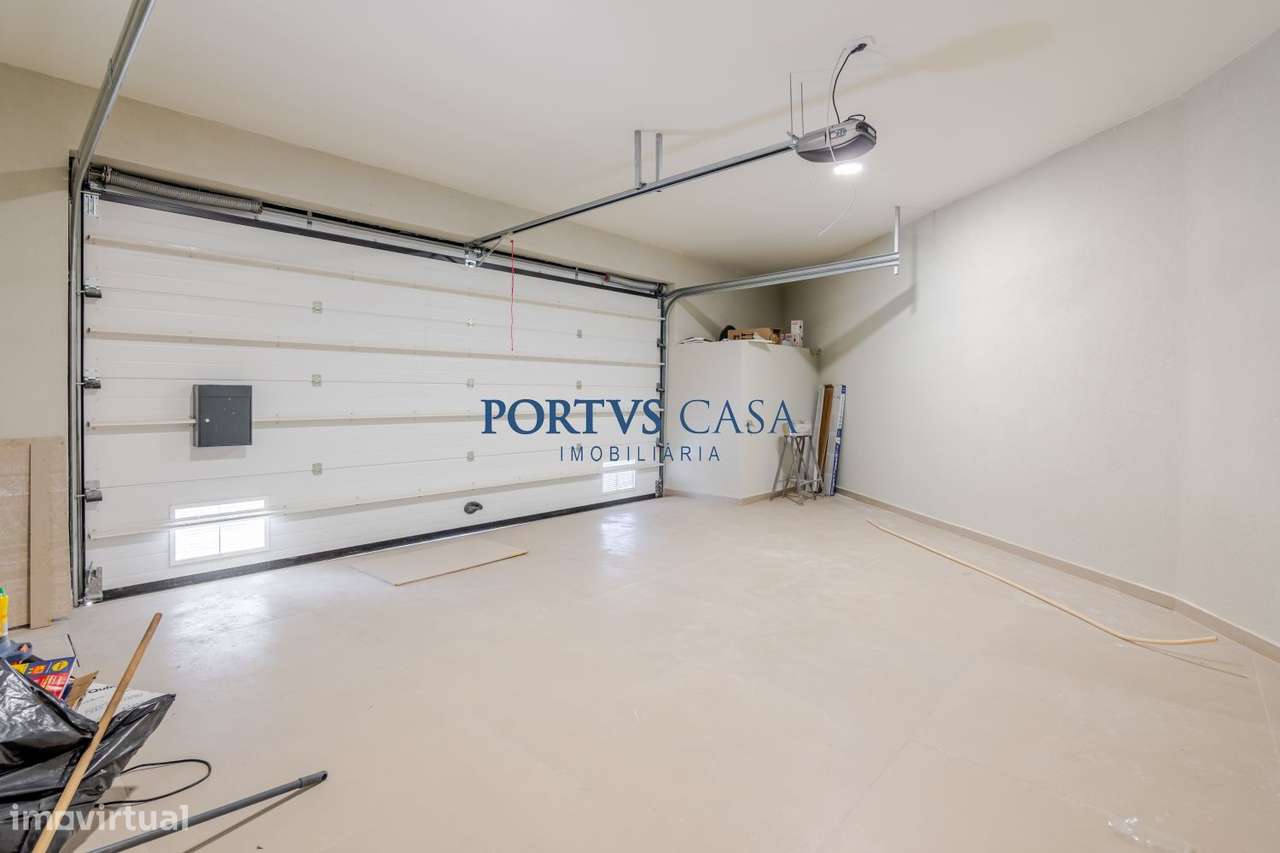 Moradia Térrea T3 || Garagem || Terraço | Lavra-24