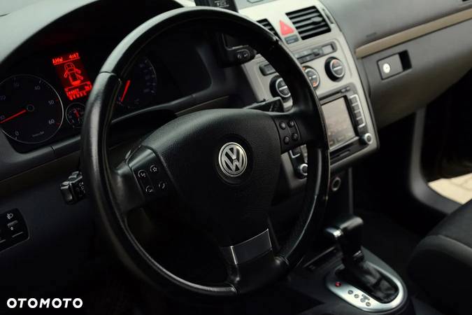Volkswagen Touran - 18