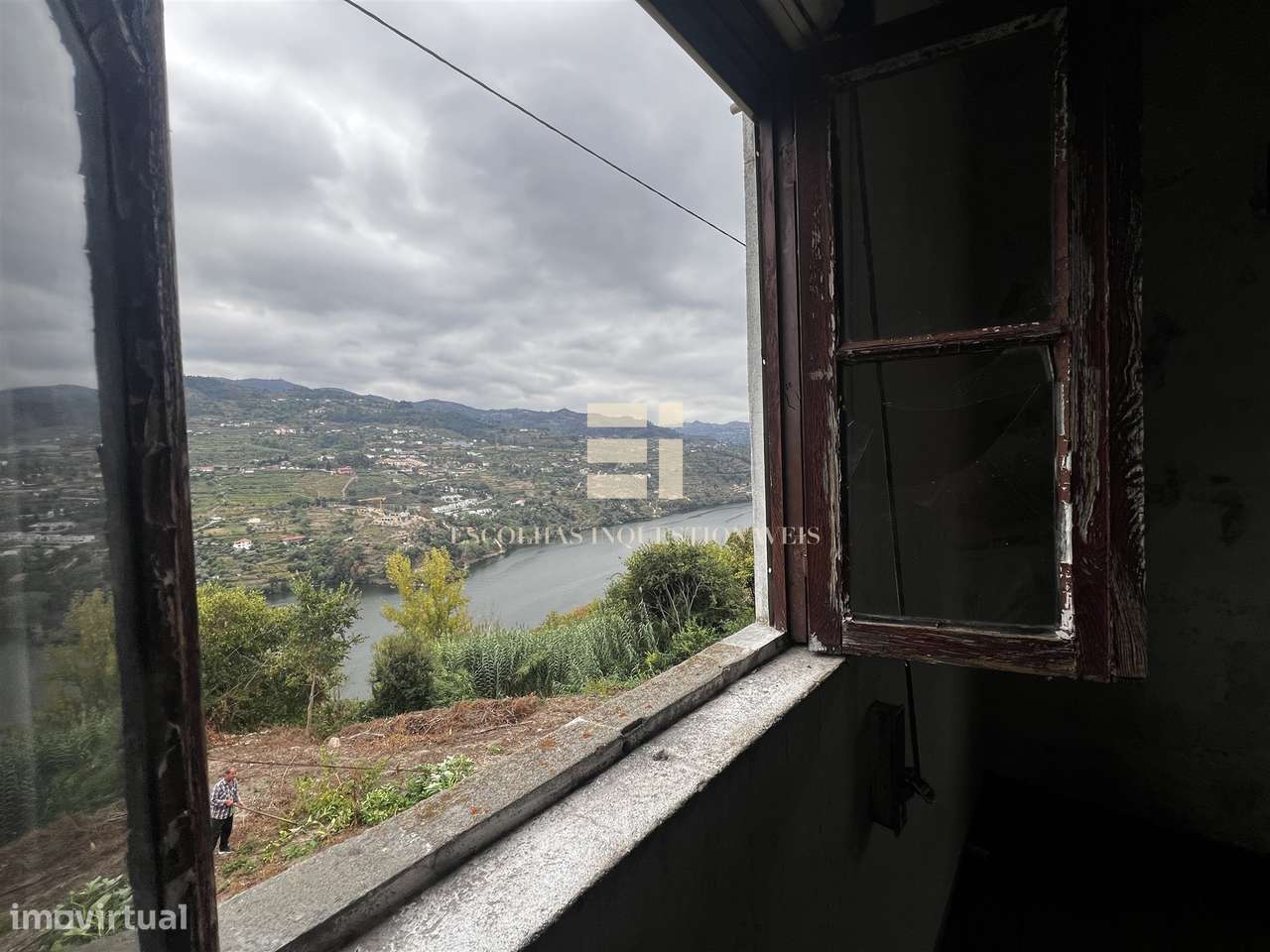 Moradia para restaurar com vista Rio Douro-2