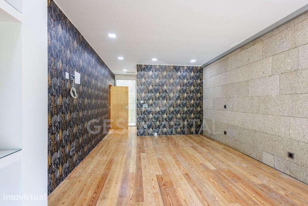 Moradia T4 Térrea de Luxo em Pedra com Terreno, Garagem e Levada Natur-26