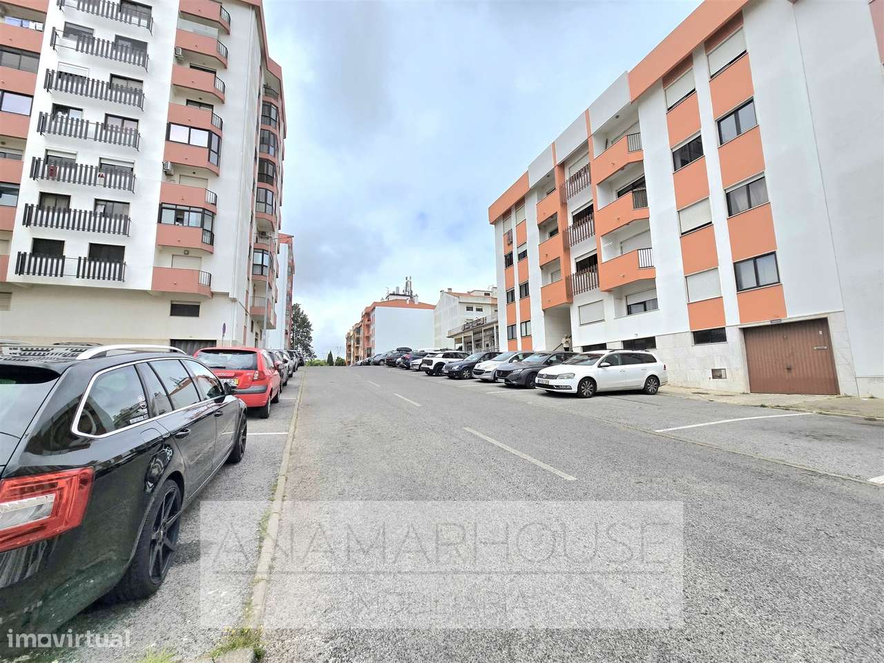 T2 Remodelado com Box para 2 Carros | Open Space 37m² | Vista Verde |-25