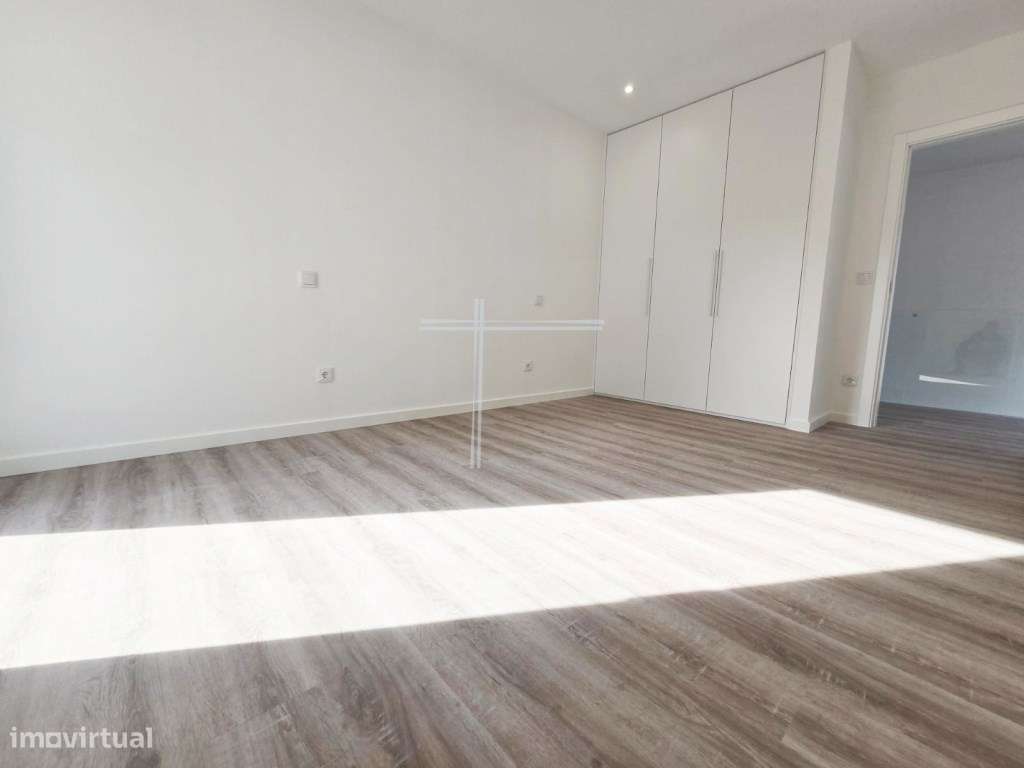 Moradia Isolada com piscina e garagem - Aroeira-29