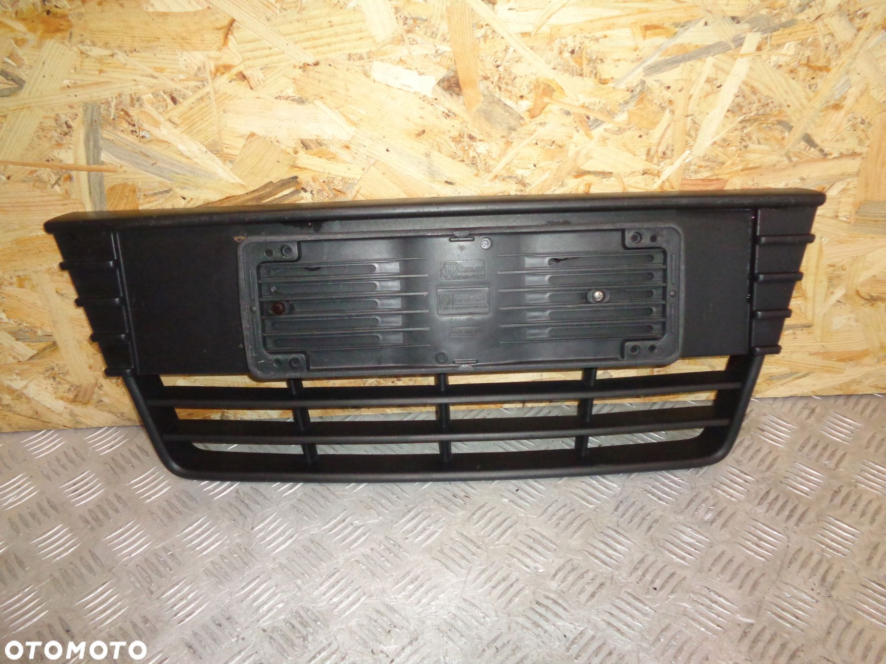 KRATKA ZDERZAKA ŚRODKOWA GRILL FORD FOCUS MK3 III 2010- - 1