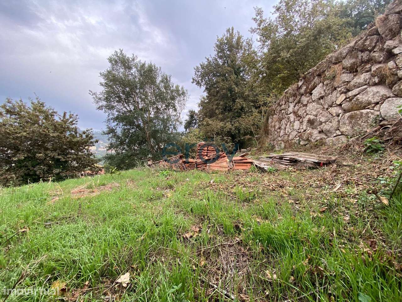 Moradia para Reabilitação com Terreno e Vista Panorâmica-15