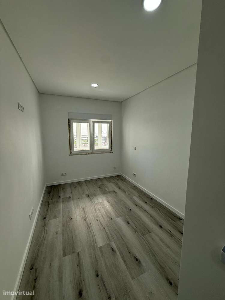 T3 Totalmente Remodelado com Vista Rio – Póvoa de Santa Iria - Grande imagem: 4/15