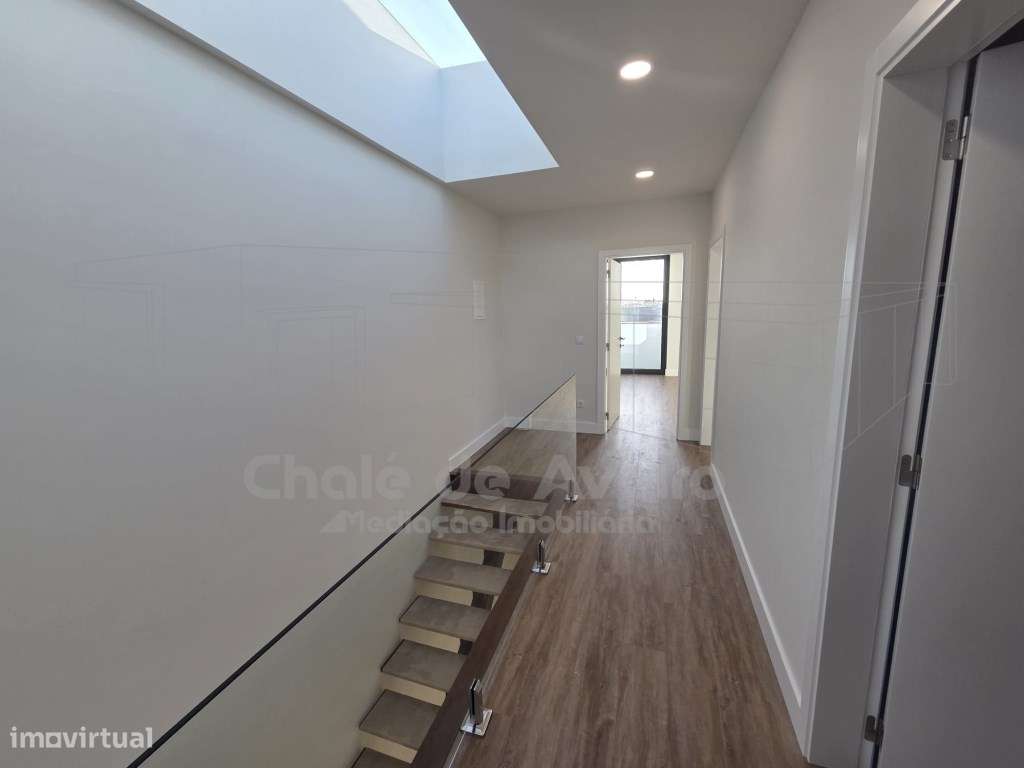 Moradia unifamiliar geminada T3, de 2 pisos, com garagem, anexos e ...-16