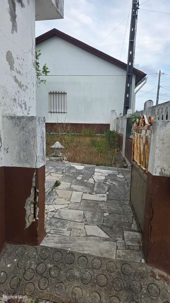 Moradia térrea T4, habitável, sem licença - M. Grande-23