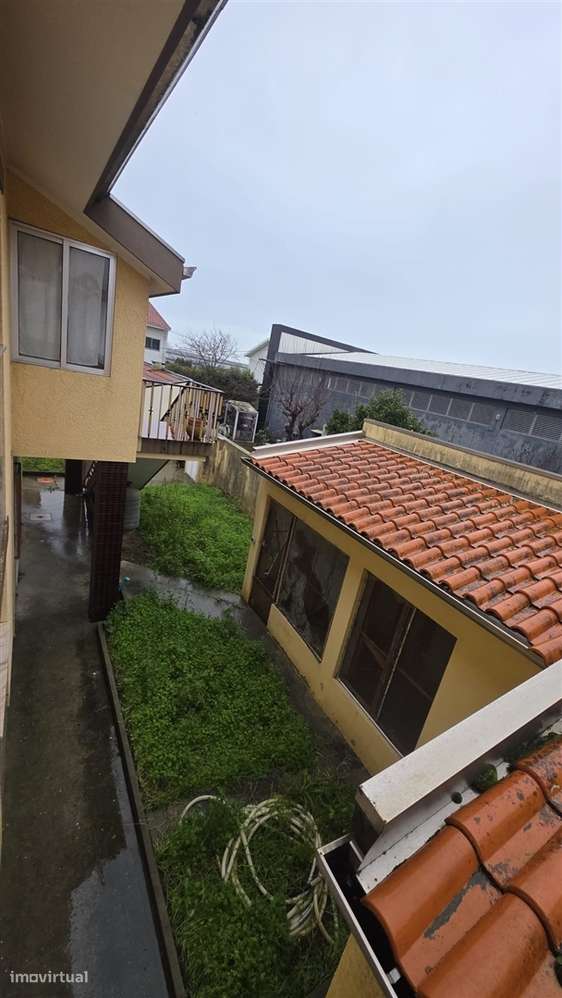 Moradia T3, de 4 frentes, em Arcozelo - Oportunidade Única! - Grande imagem: 4/48