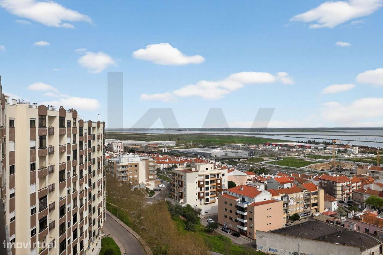 T4 com vista Tejo, duas suítes, quatro varandas e box-5