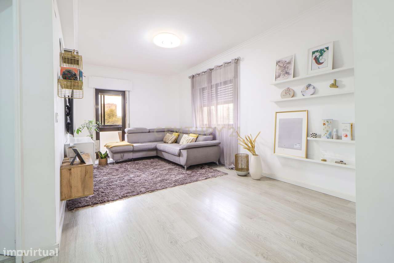 Apartamento T4, moderno e luminoso no Seixal-5