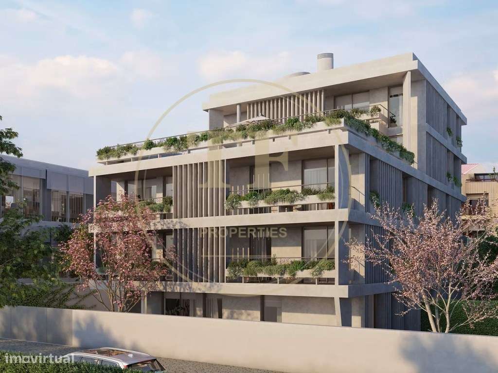 Apartamento T3 no PAULO DIAS NOVAIS 45 com varanda e box para 2 carros-0