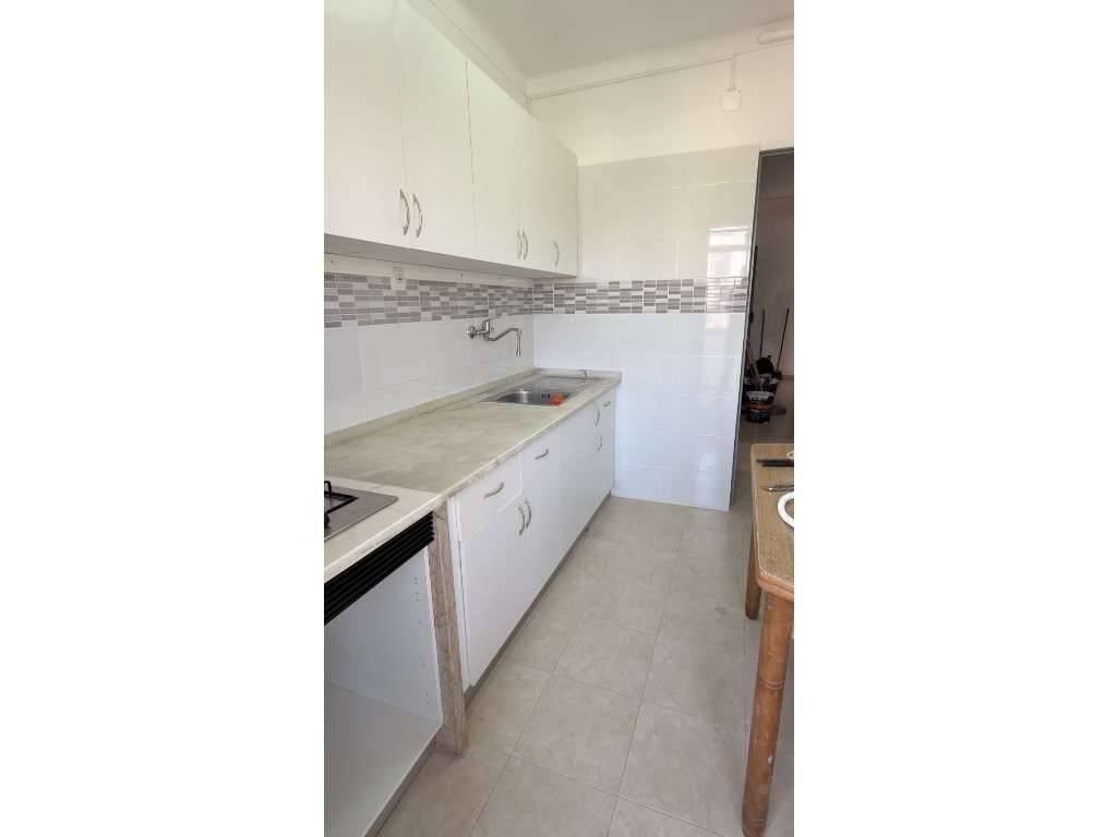 T3 semiequipado em Campolide - Grande imagem: 2/17