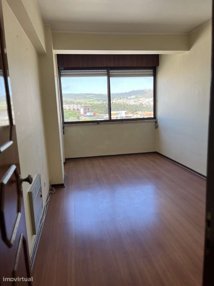 Apartamento T3 com 2 casas de banho em Loures-13