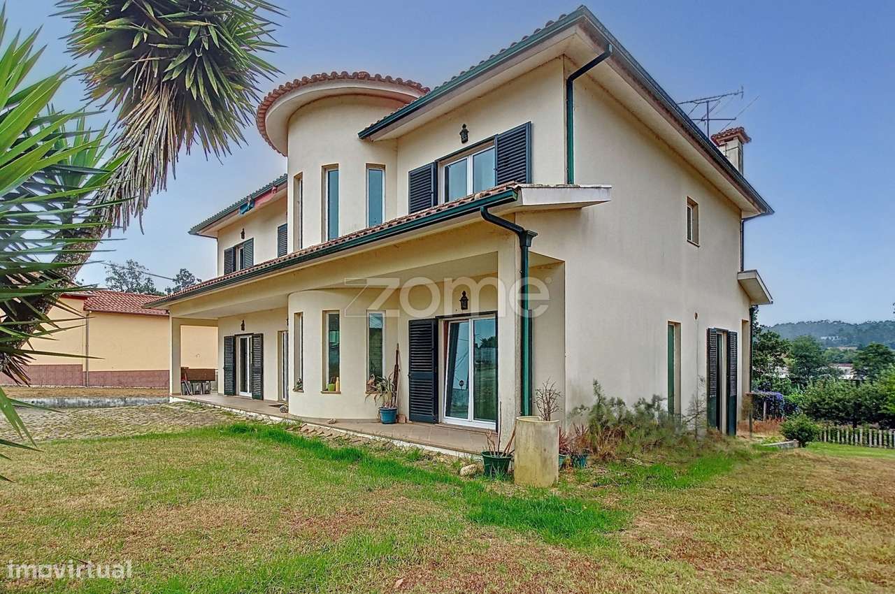 Moradia T4 Alquerubim Terreno 2 084M2 Garagem 3 Carros Poco