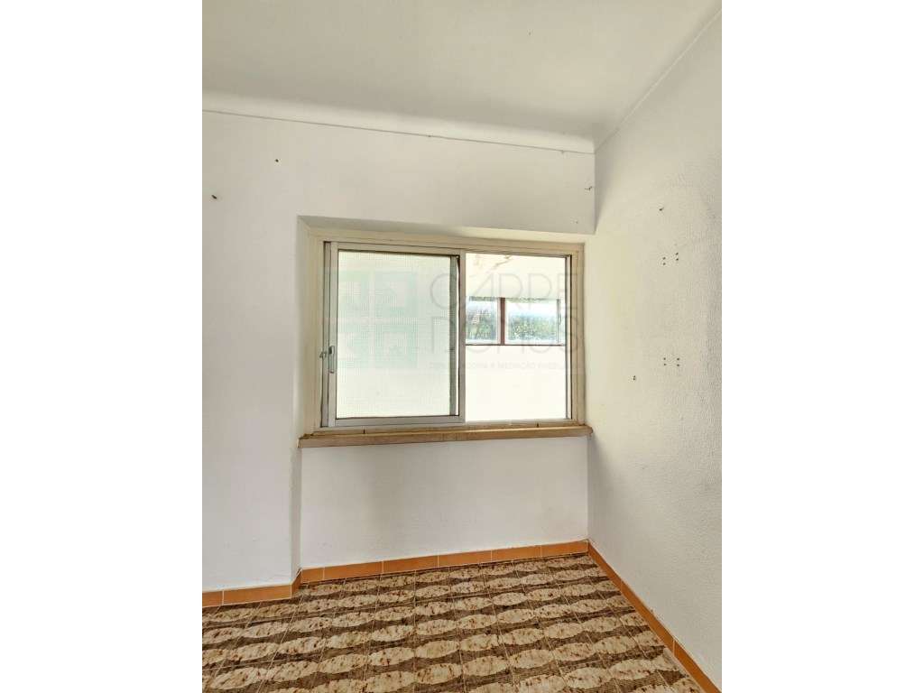 Prédio com Comércio e 2 apartamentos, em Mem Martins, Sintra-52